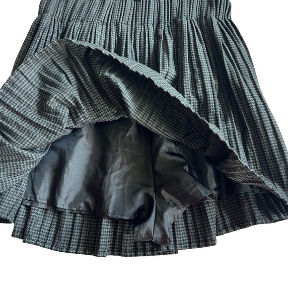 Zara Pleaded Skirt Black & White - Picture 5 of 5